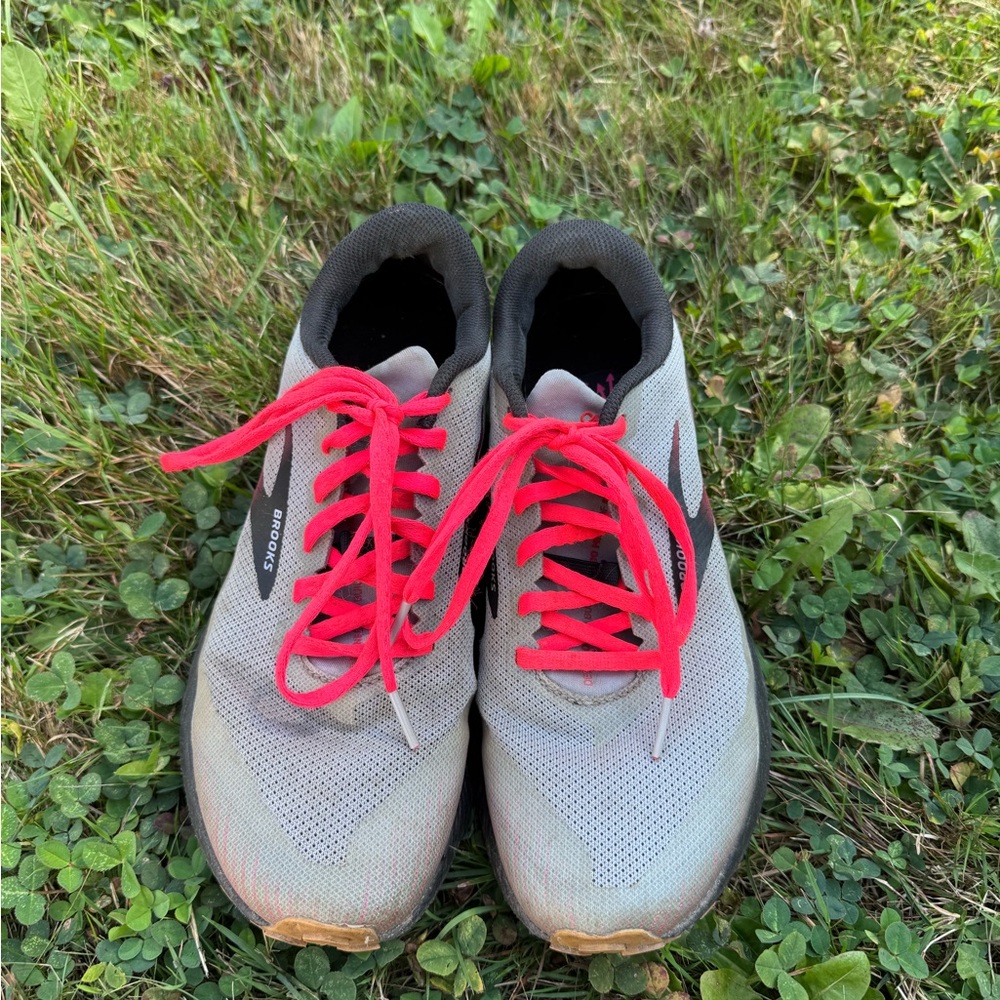 Women’s size 9 Brooks Catamount trail runners